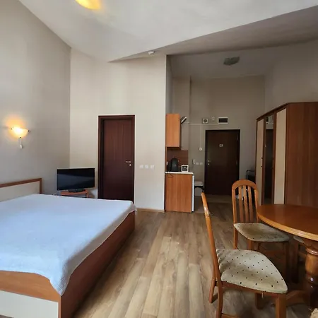 Violet By Slopes بوروفتس